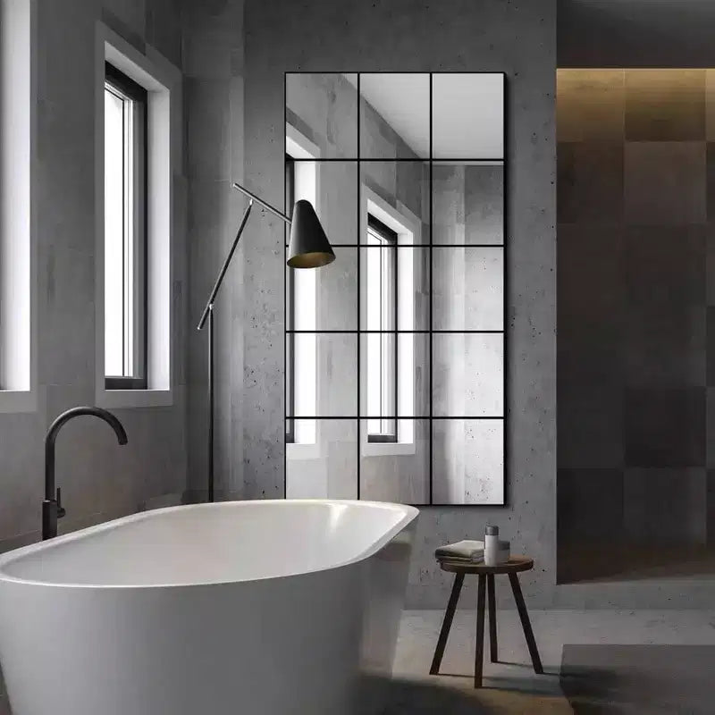 Miroir mural encadré en métal noir style fenêtre, à suspendre